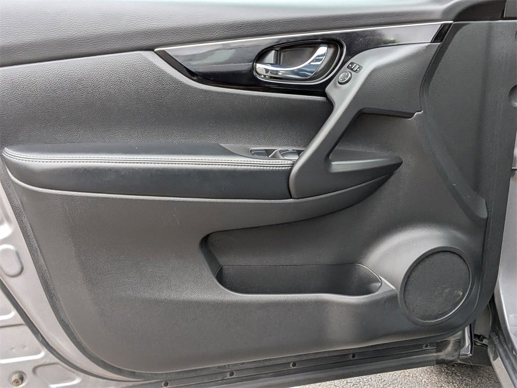 Used 2019 Nissan Rogue Sport SL image 9