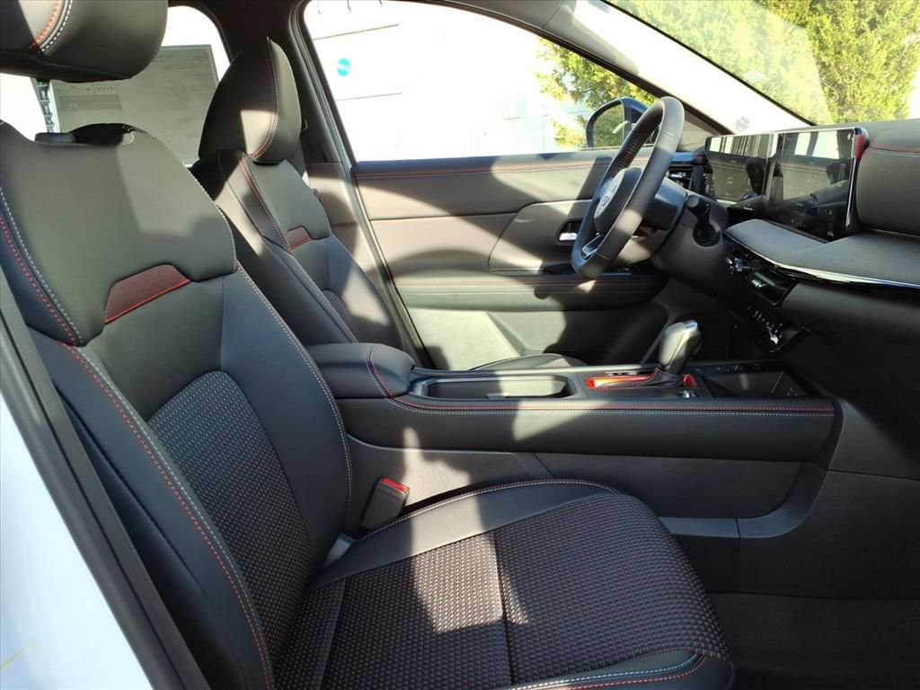 New 2026 Nissan Kicks SR w/ Cold Weather Package image 7