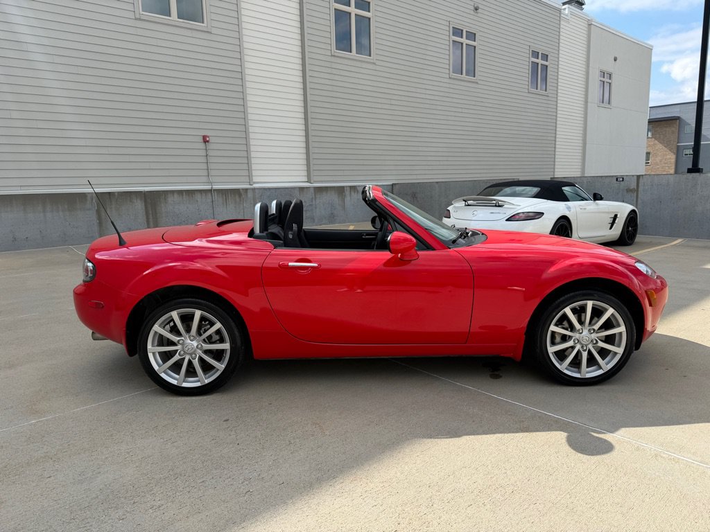 Used 2008 MAZDA MX-5 Miata Touring RWD image 2