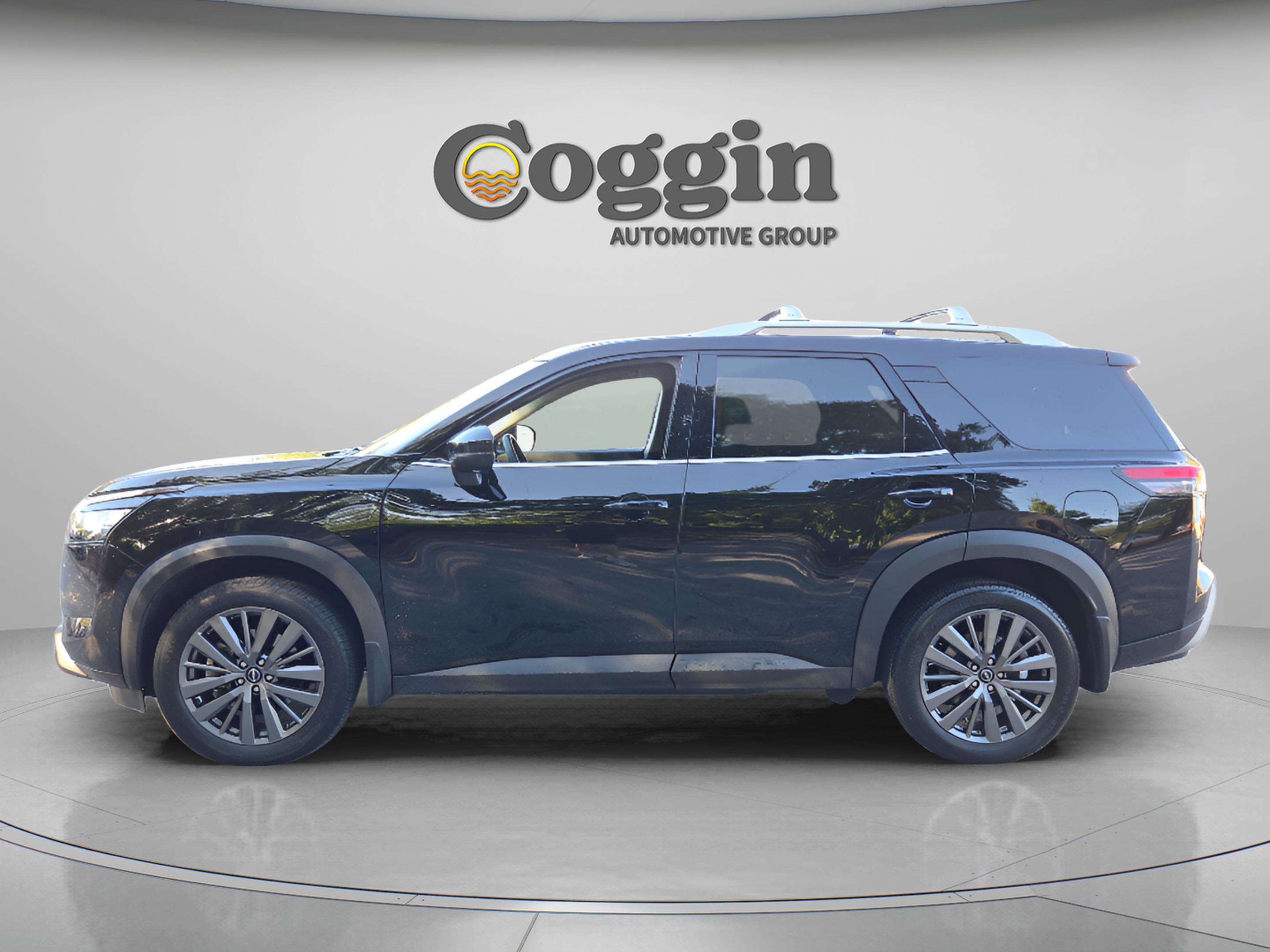 Used 2023 Nissan Pathfinder SL w/ SL Premium Package FWD image 2