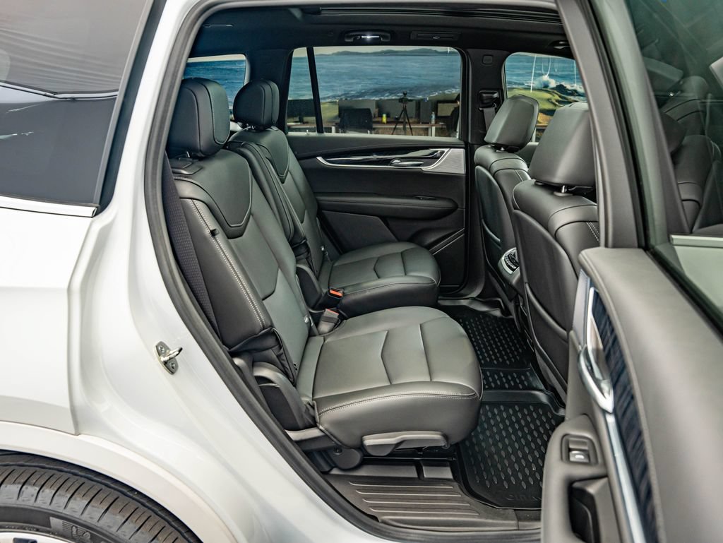 Used 2025 Cadillac XT6 Premium Luxury w/ Technology Package AWD/4WD image 34