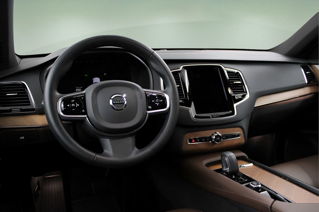 Used 2023 Volvo XC90 B5 Plus w/ Protection Package Premier image 19
