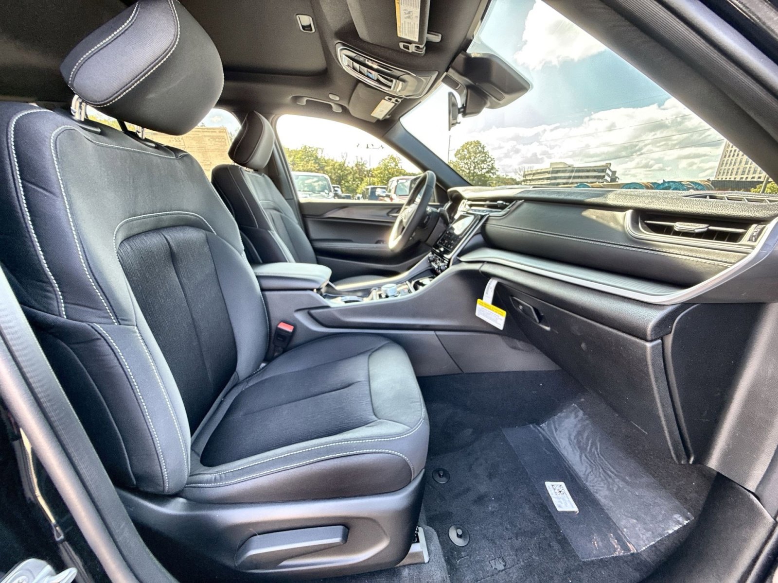 New 2025 Jeep Grand Cherokee Laredo X w/ Luxury Tech Group I image 26