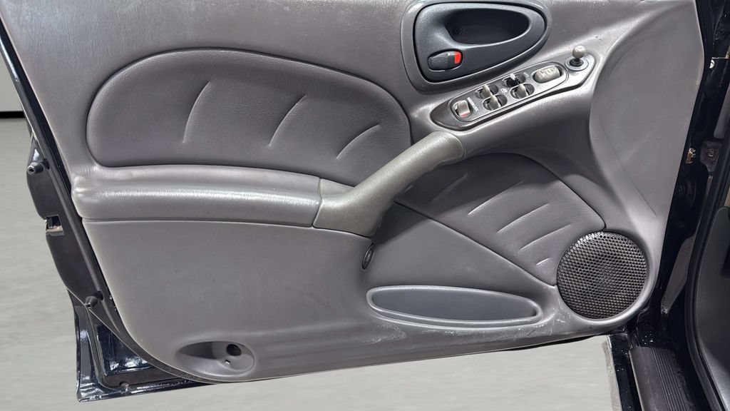 Used 2004 Pontiac Grand Am GT FWD image 17