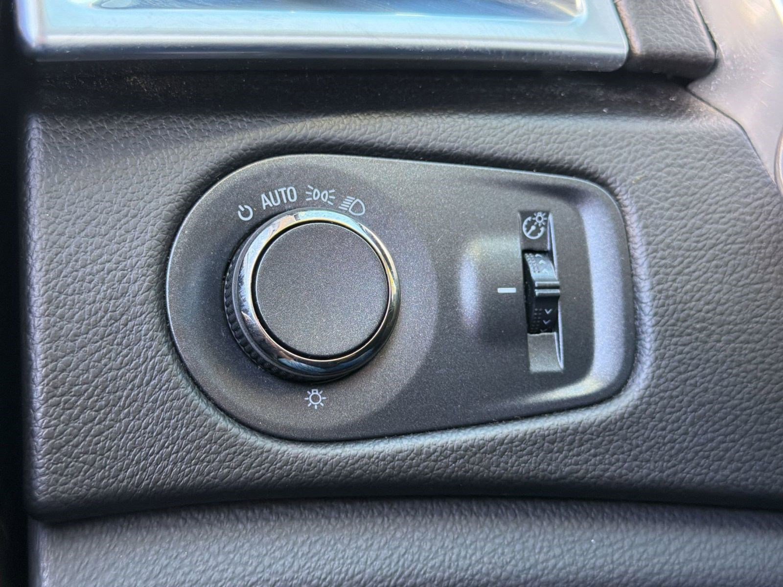 Used 2016 Cadillac SRX Luxury w/ Driver Awareness Package image 23