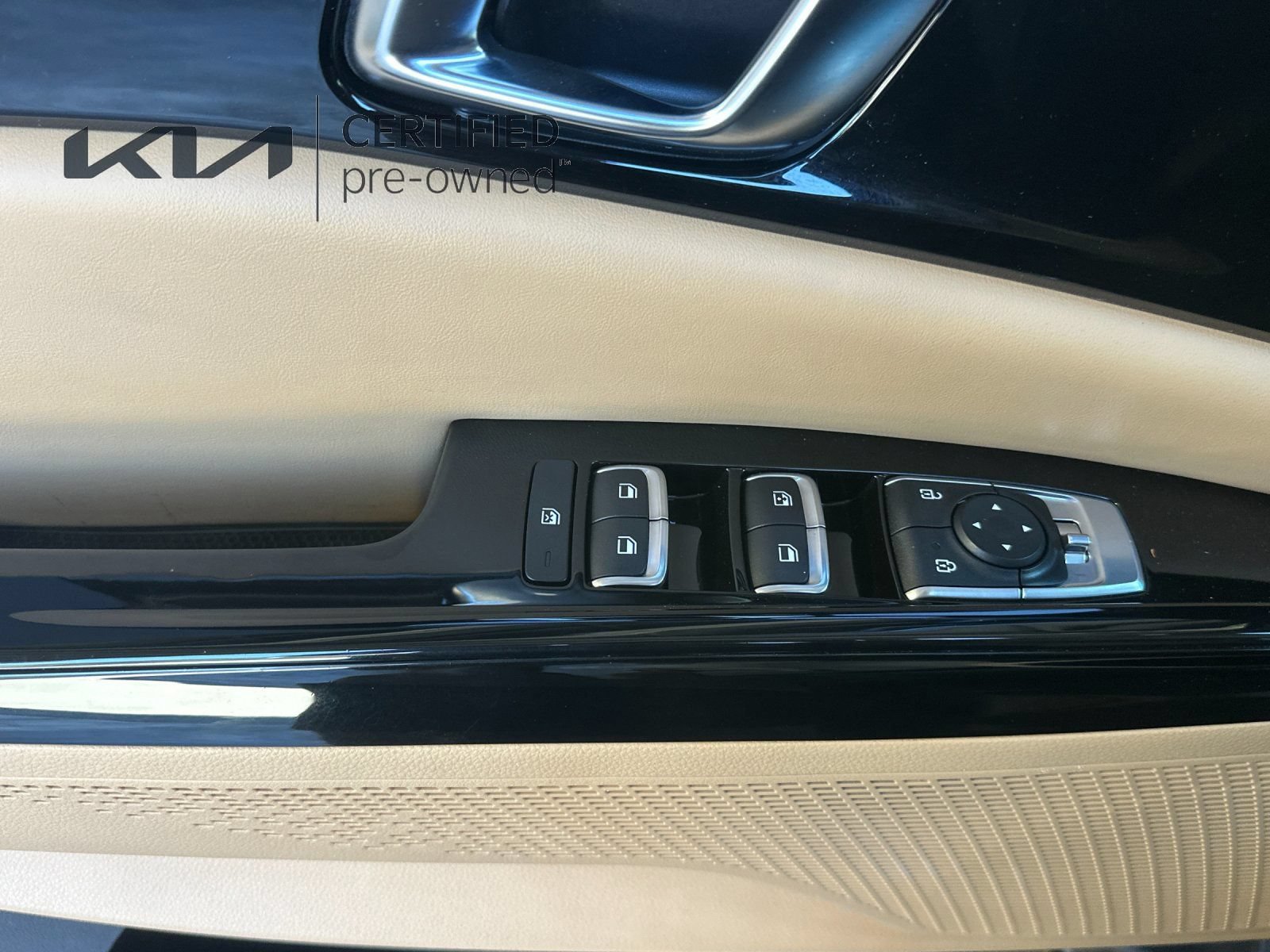 Certified 2024 Kia Carnival EX FWD image 12