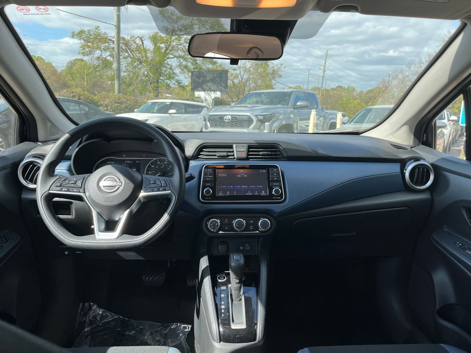 Used 2025 Nissan Versa SV image 30