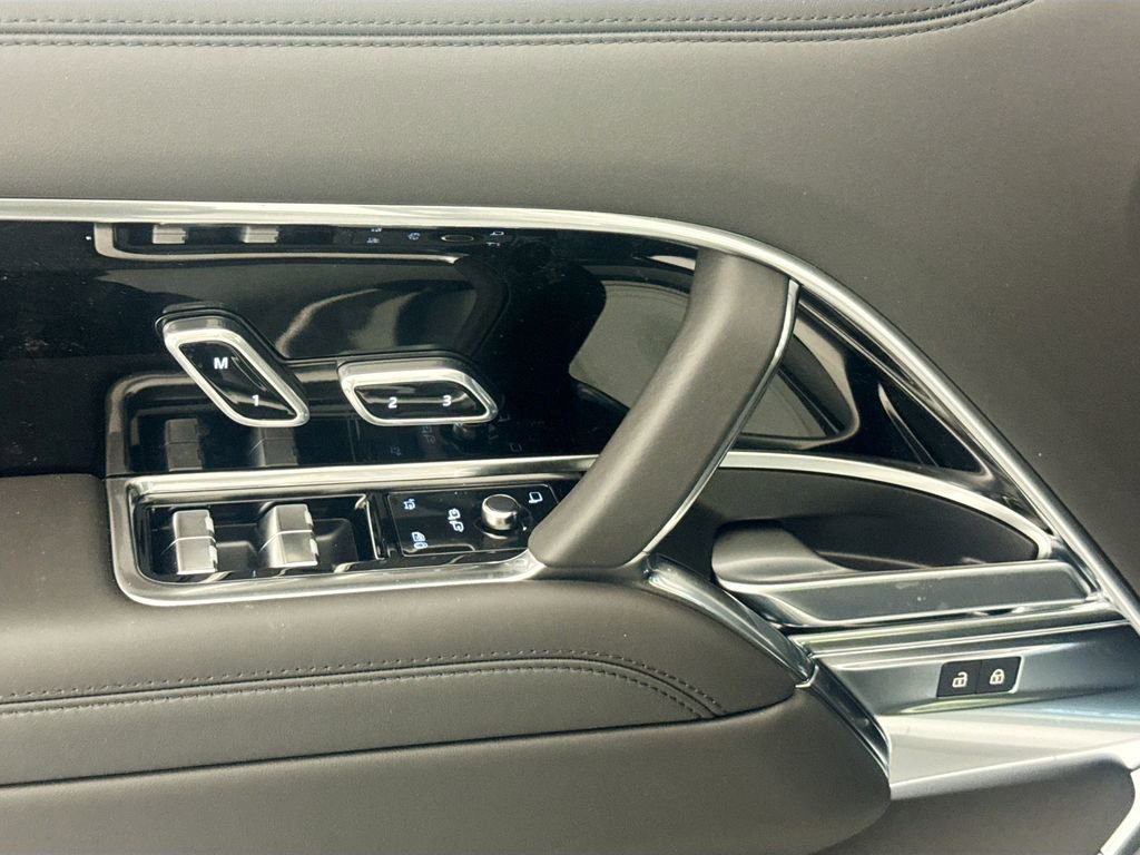 New 2026 Land Rover Range Rover SE image 16