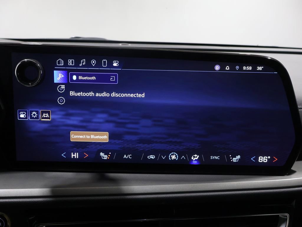 Used 2024 Chevrolet Traverse LT image 28