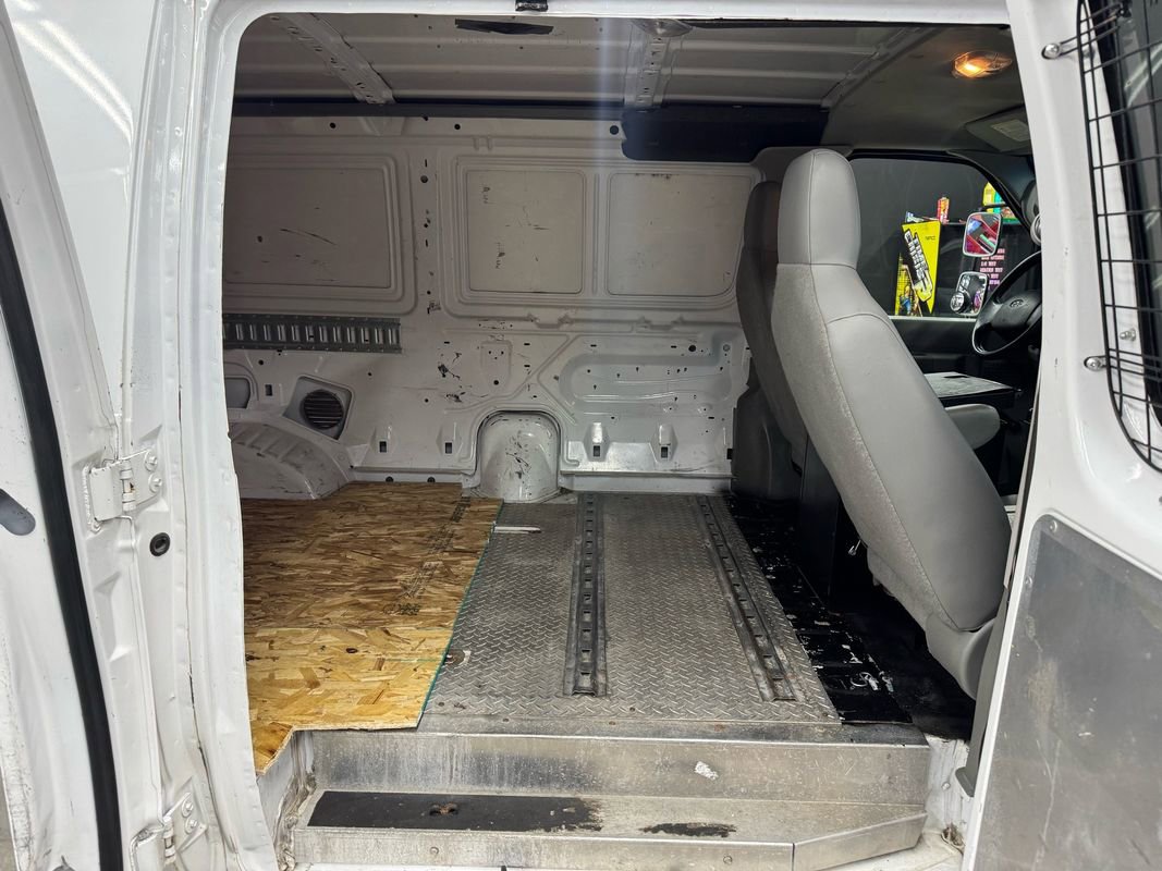 Used 2014 Ford E-350 and Econoline 350 Extended Super Duty image 13