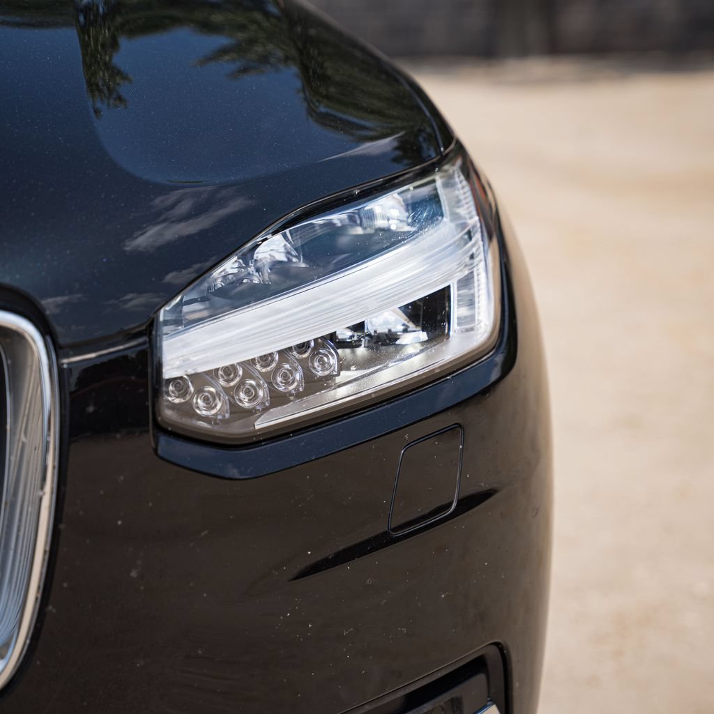 Certified 2024 Volvo XC90 T8 Ultimate w/ Protection Package Premier AWD/4WD image 3