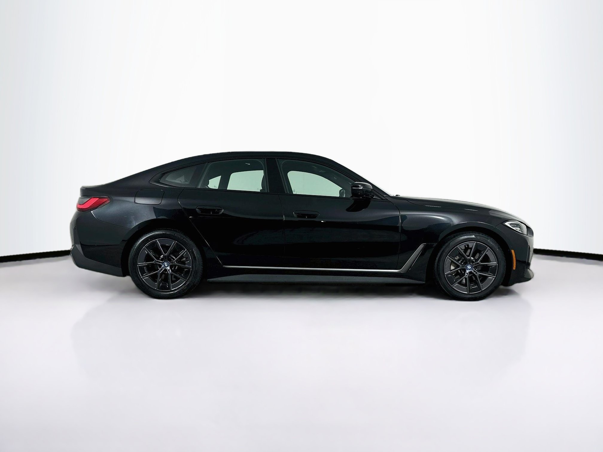 Used 2023 BMW i4 eDrive35 w/ Premium Package RWD image 10