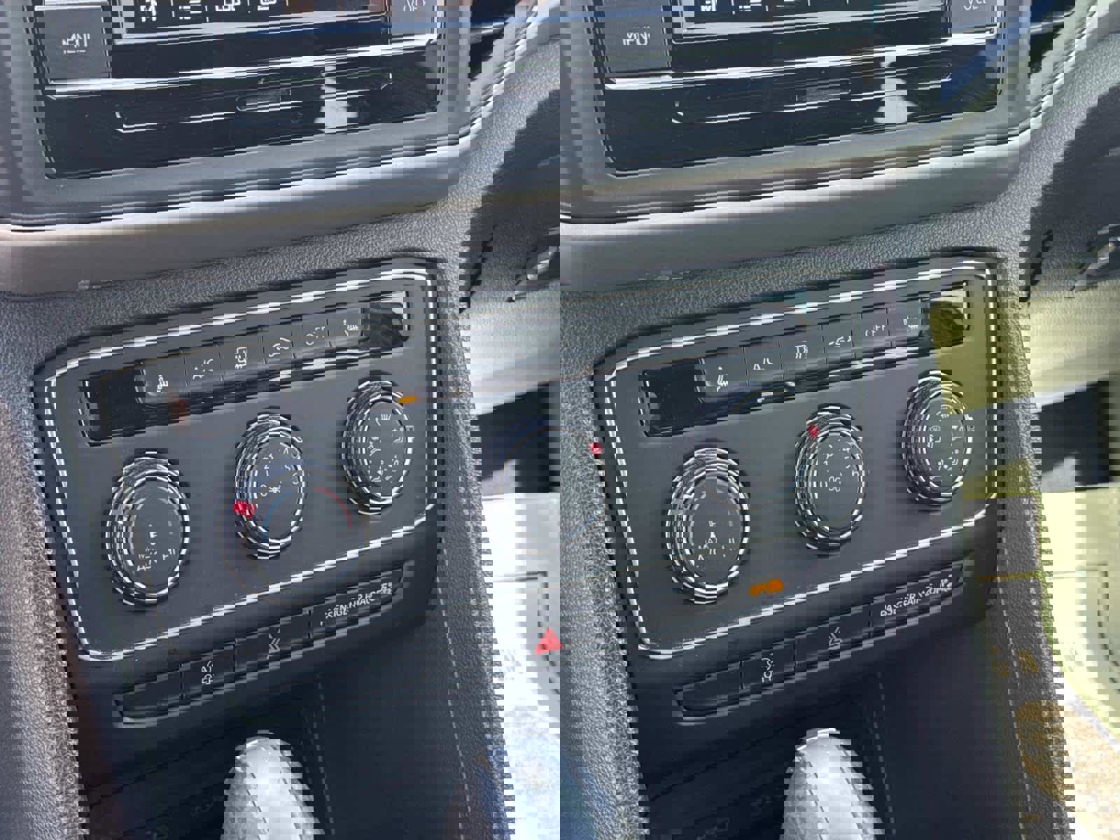 Used 2022 Volkswagen Atlas Cross Sport SE image 24