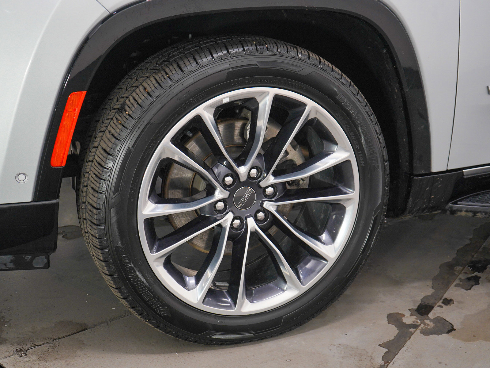 Used 2023 Jeep Wagoneer L Series II w/ Premium Group I image 32