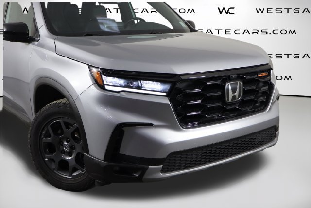 Used 2025 Honda Pilot TrailSport image 49