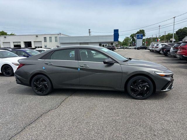 New 2026 Hyundai Elantra SEL Sport Premium FWD image 2