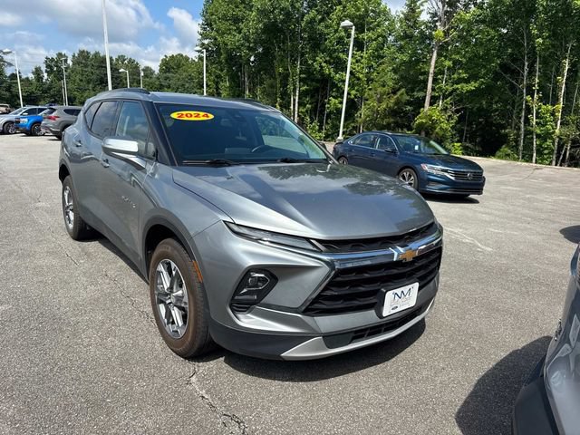 Used 2024 Chevrolet Blazer LT FWD image 2
