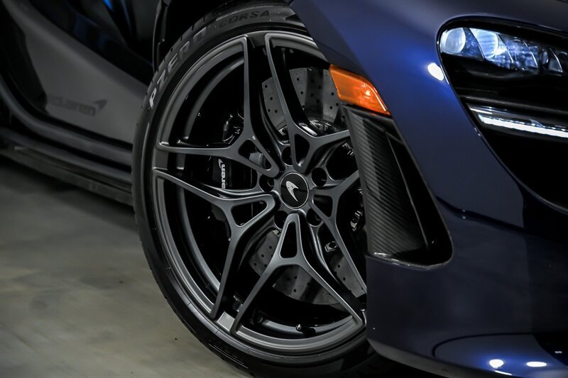 Used 2019 McLaren 720S Performance RWD image 4