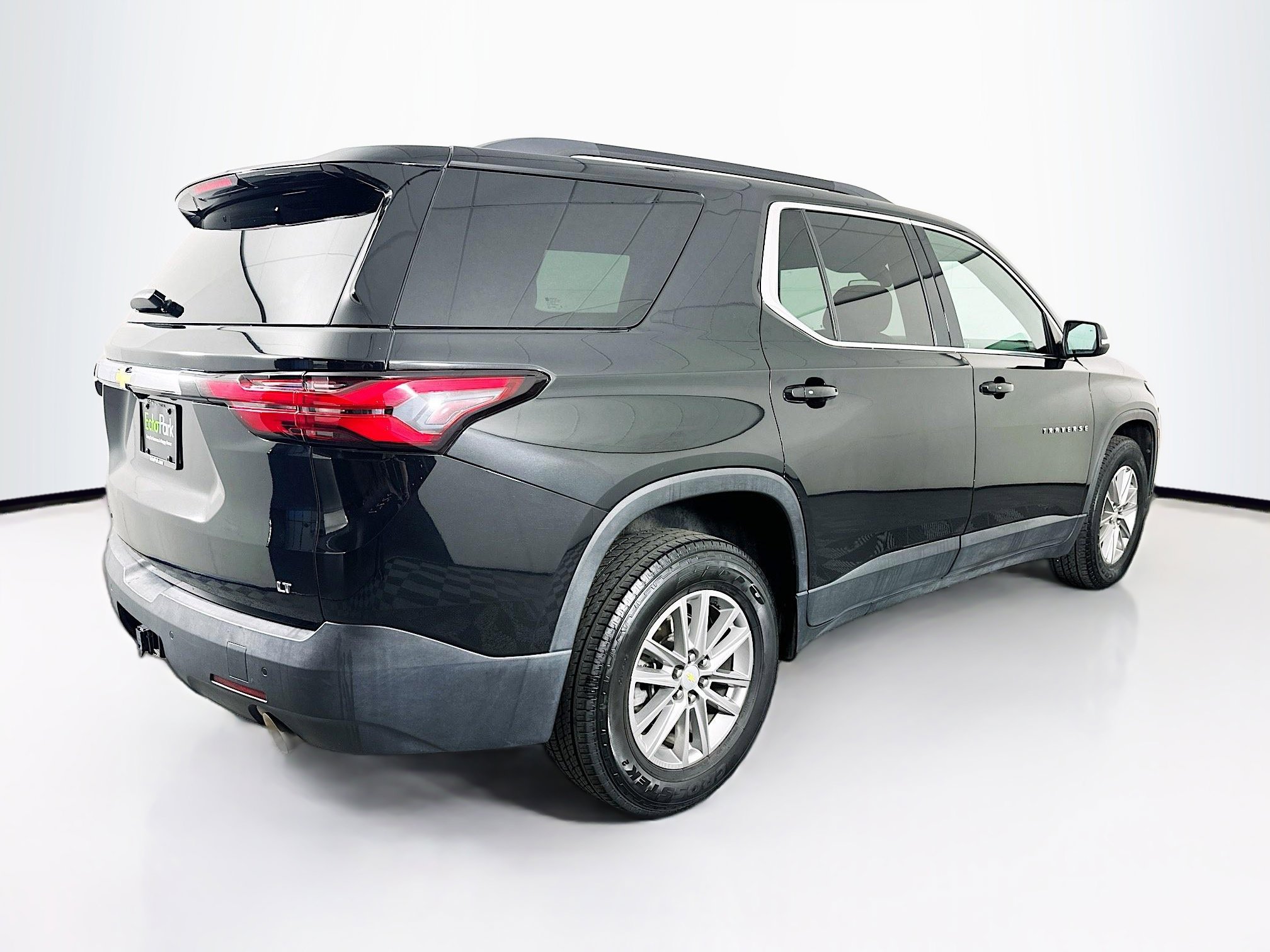 Used 2022 Chevrolet Traverse LT image 9