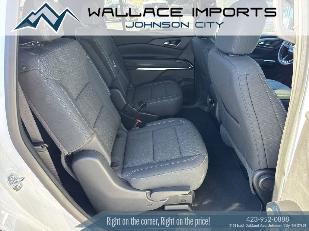 Used 2025 Chevrolet Traverse LT FWD image 39