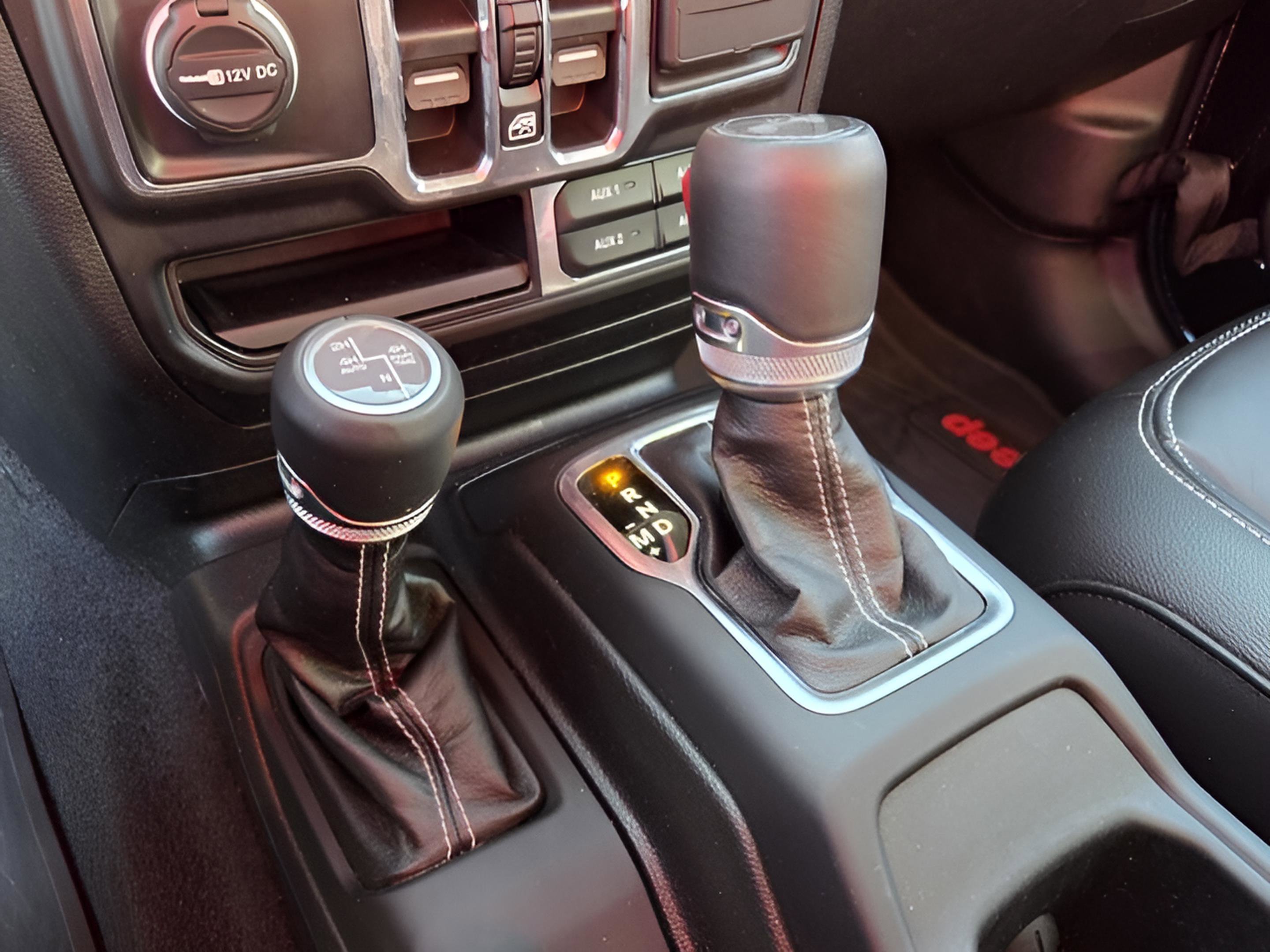 Used 2023 Jeep Wrangler Sahara w/ Cold Weather Group image 17