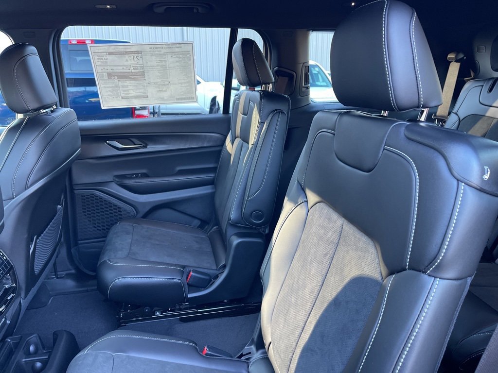 New 2025 Jeep Grand Cherokee L Altitude image 19