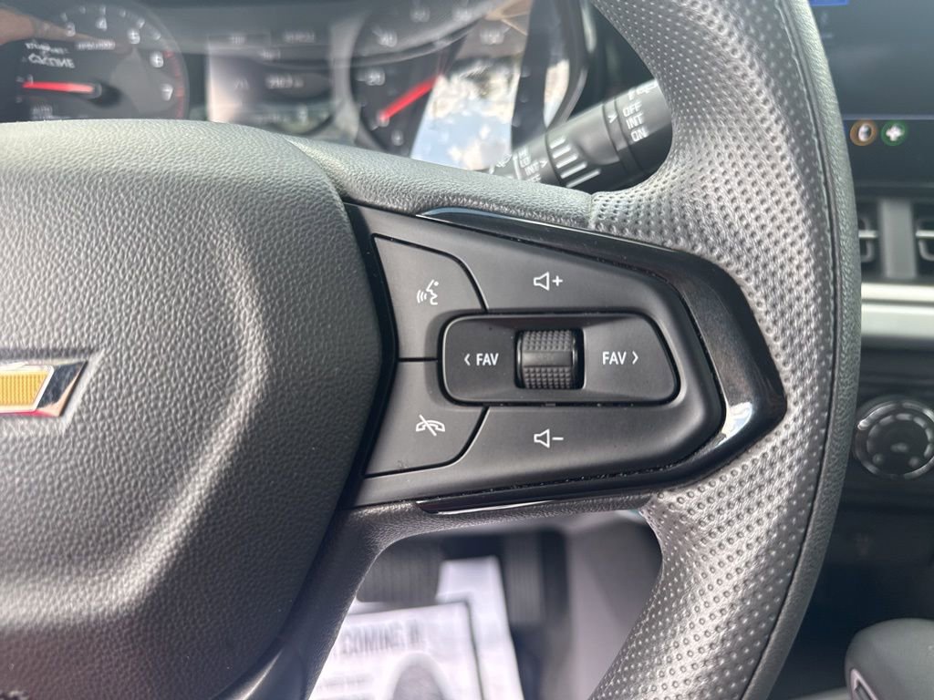 Used 2025 Chevrolet Trax LS image 29