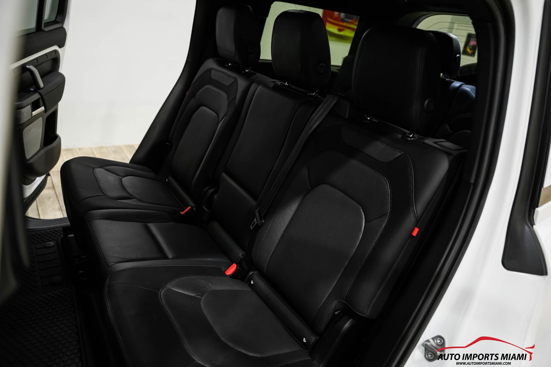 Used 2023 Land Rover Defender 130 X-Dynamic SE image 55