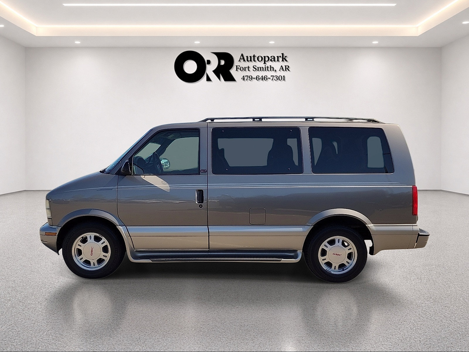 Used 2003 GMC Safari Passenger w/ SLT Preferred Equipment Group RWD image 3