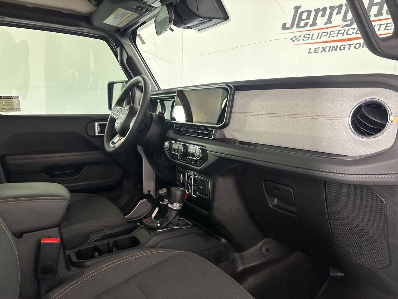 Used 2024 Jeep Wrangler Unlimited Sahara w/ Safety Group AWD/4WD image 27