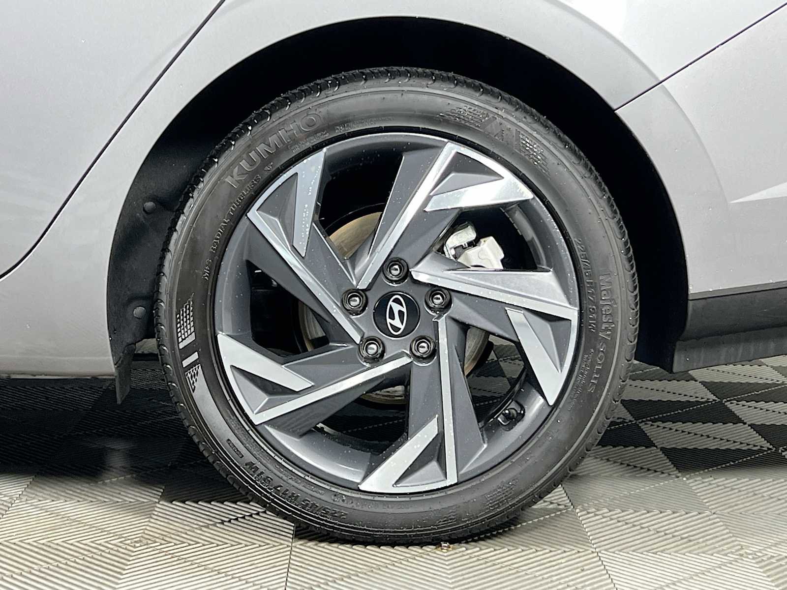 Certified 2025 Hyundai Elantra Sport image 29