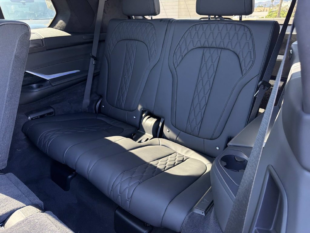 Used 2024 BMW X7 xDrive40i w/ M Sport Package AWD/4WD image 13