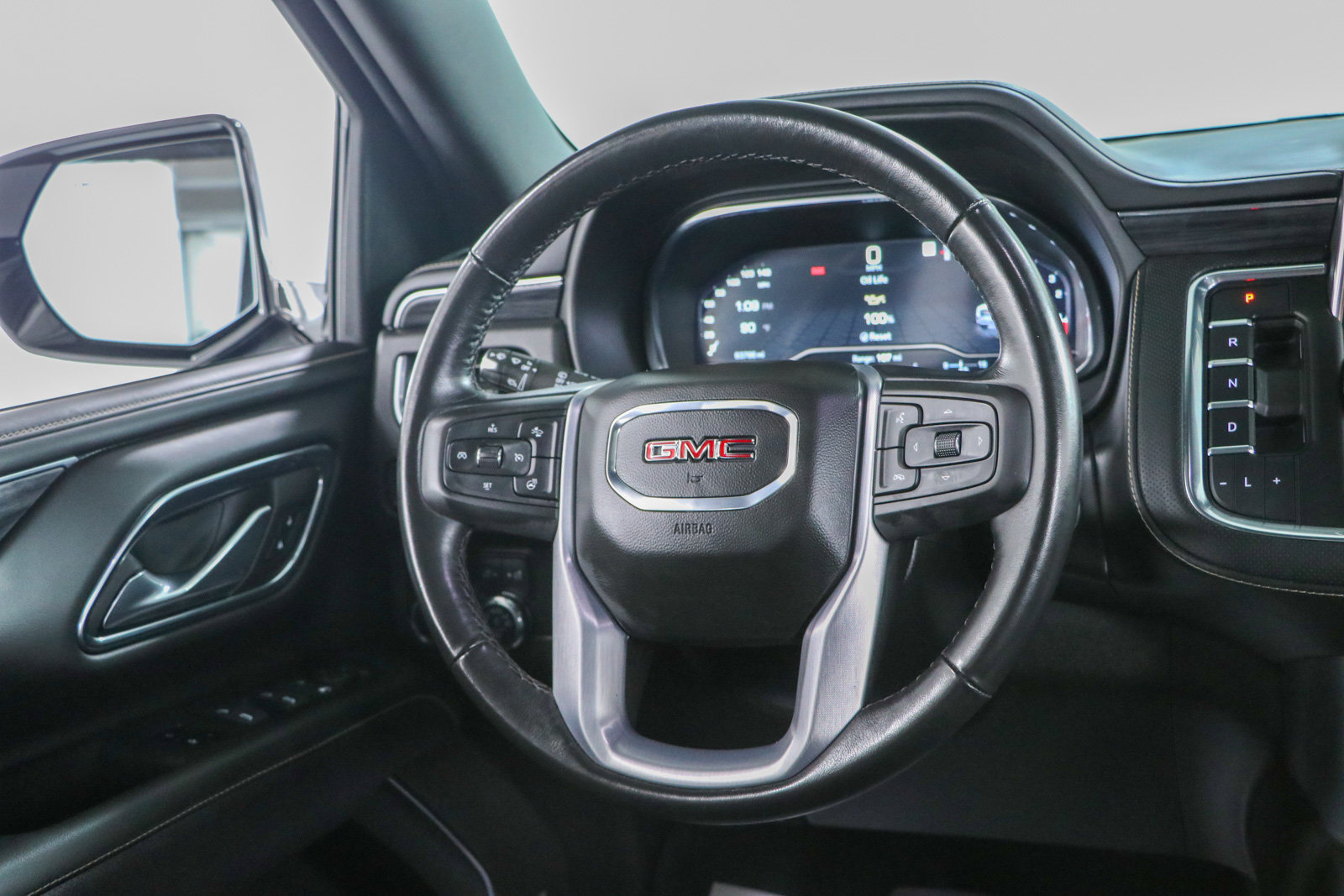 Used 2023 GMC Yukon SLT w/ SLT Luxury Package RWD image 13