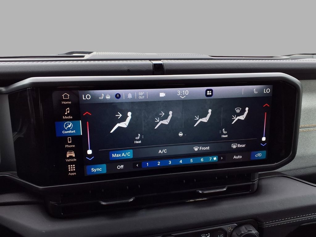 Used 2025 Jeep Wrangler Sahara image 7