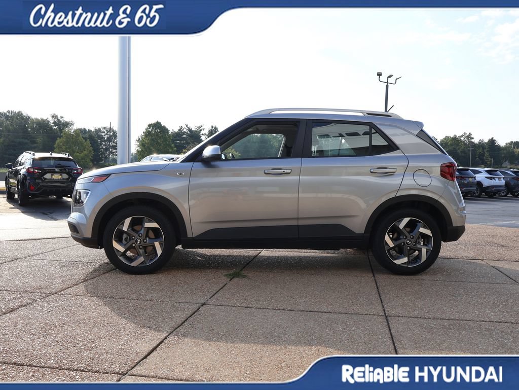 Certified 2025 Hyundai Venue SEL FWD image 3