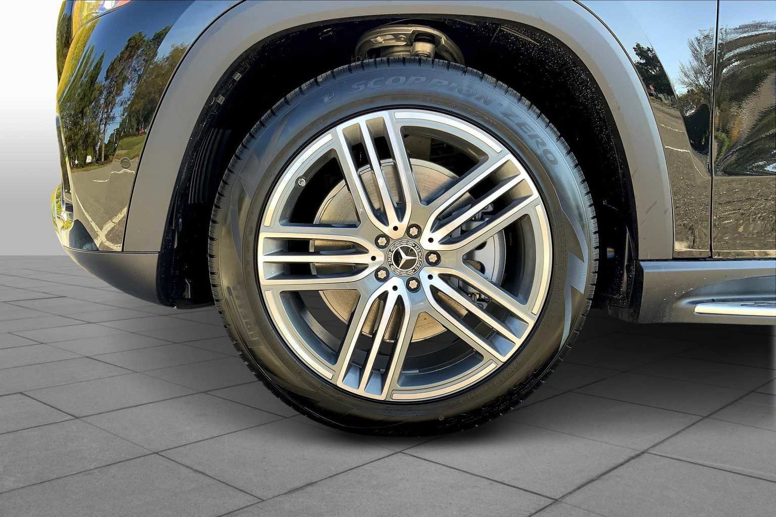 New 2026 Mercedes-Benz GLS 450 4MATIC image 15