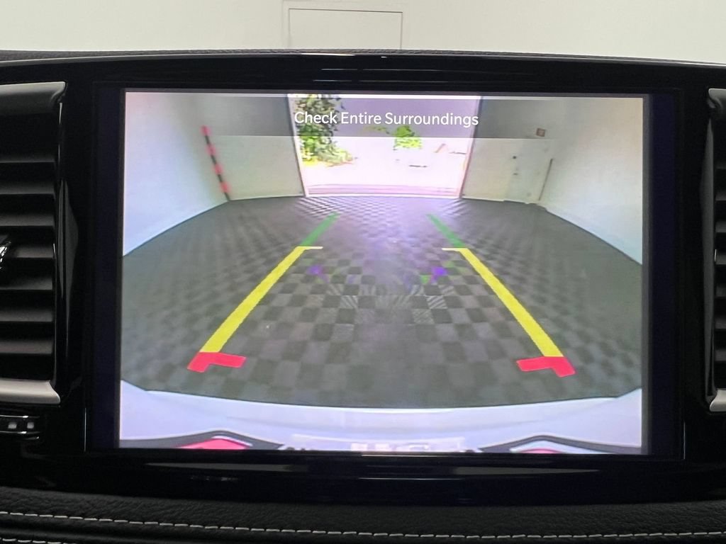 Used 2025 Chrysler Pacifica Select AWD/4WD image 24