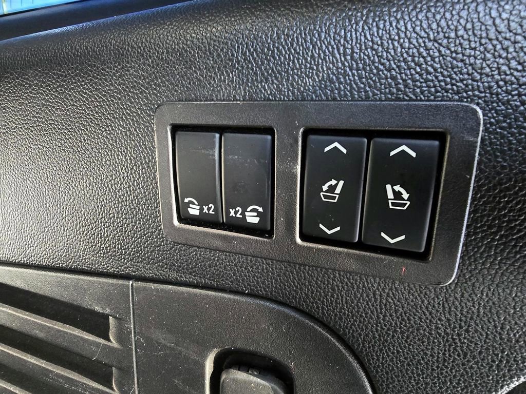 Used 2019 Cadillac Escalade ESV Luxury image 33