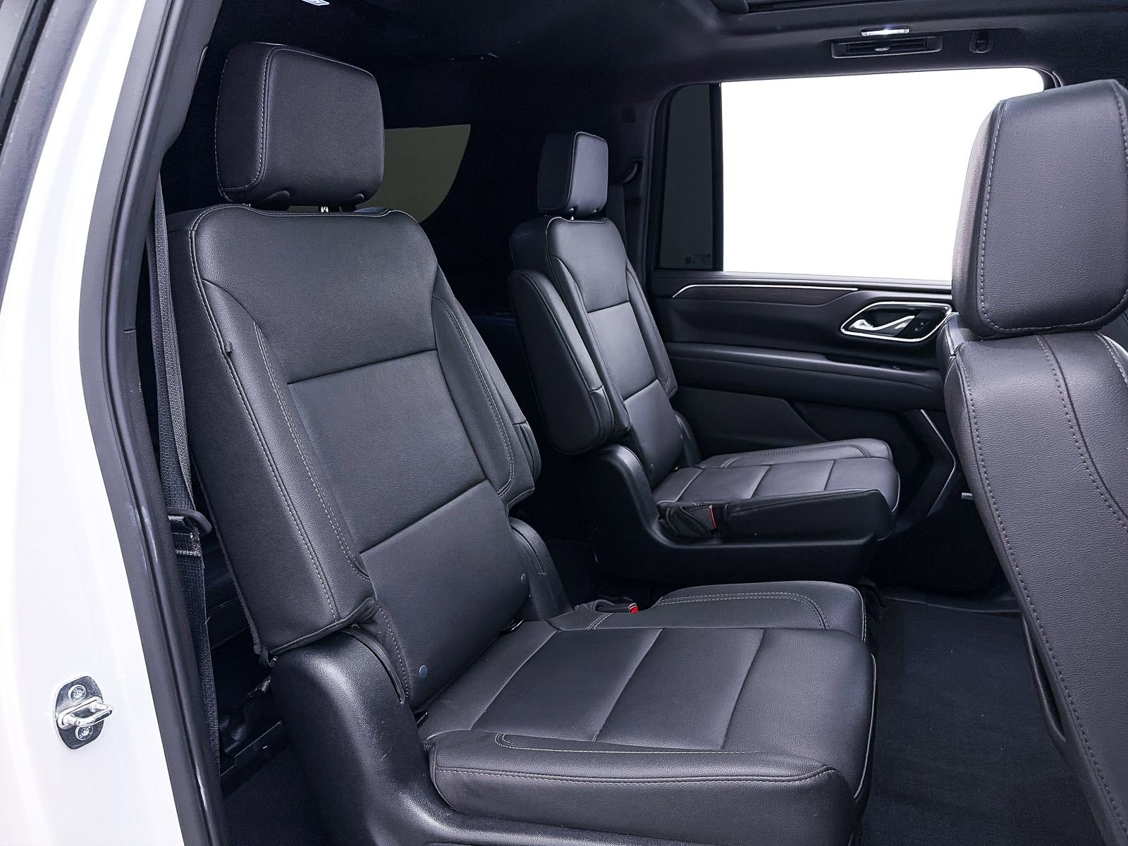 Used 2024 Chevrolet Suburban Z71 w/ Luxury Package AWD/4WD image 40