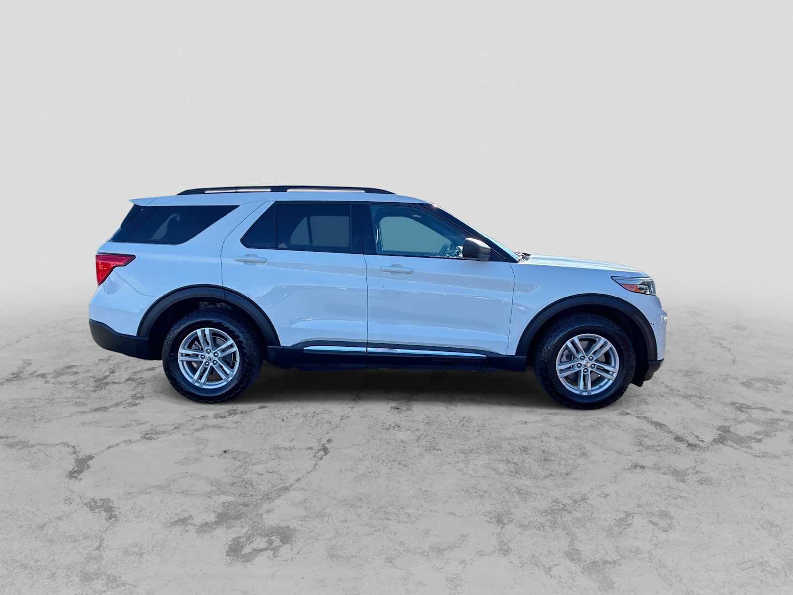 Used 2020 Ford Explorer XLT w/ Class III Trailer Tow Package AWD/4WD image 9