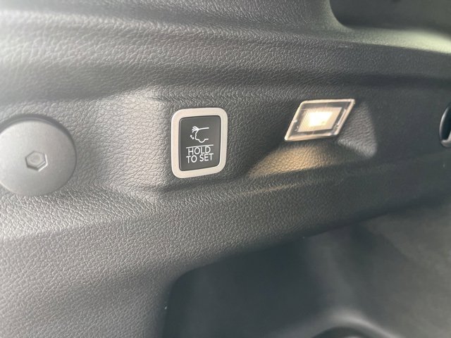 Used 2025 Jeep Grand Cherokee L Altitude image 12