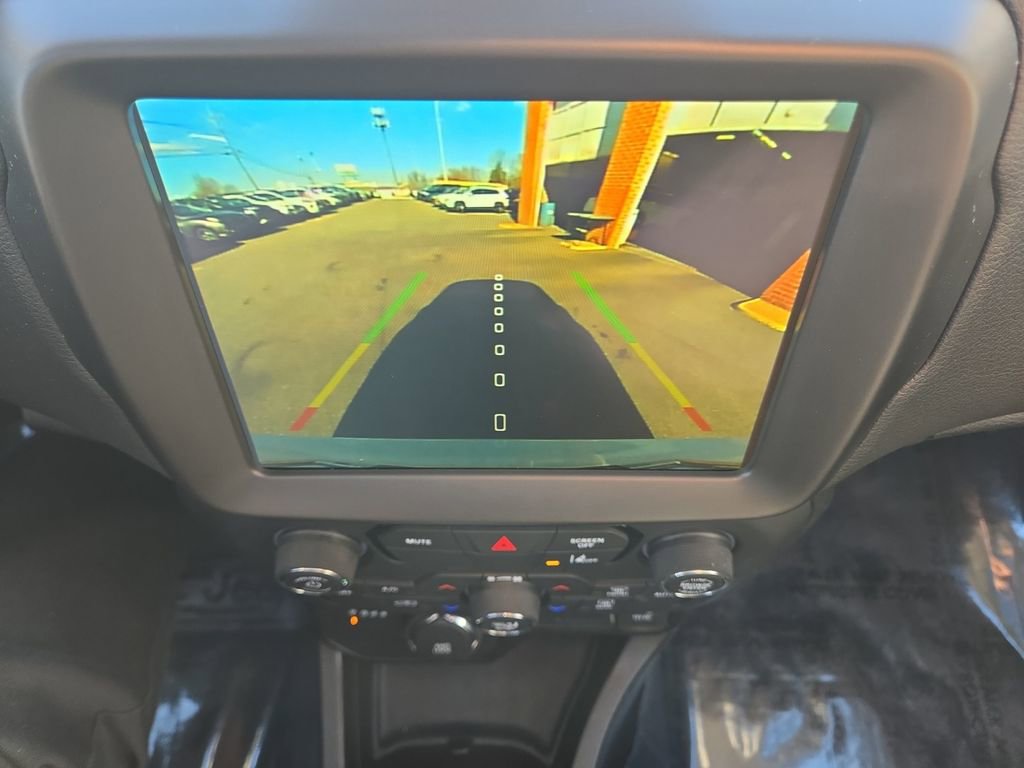 Used 2023 Jeep Renegade Altitude w/ Sun/Sound Group AWD/4WD image 19