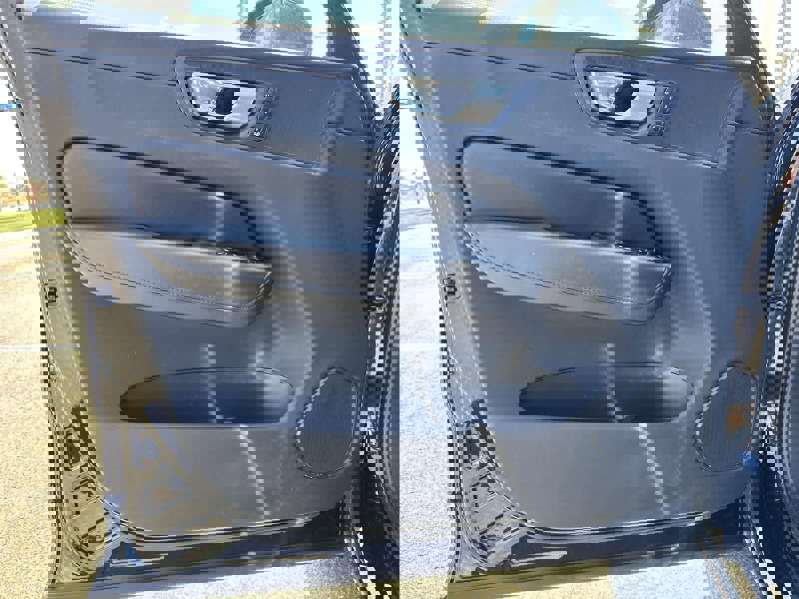 Used 2023 Volvo XC60 B5 Plus image 20