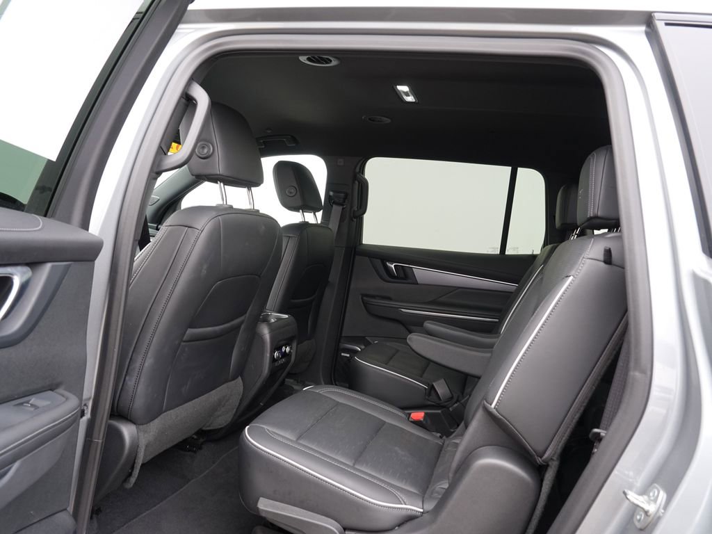 Used 2025 Buick Enclave Sport Touring image 18