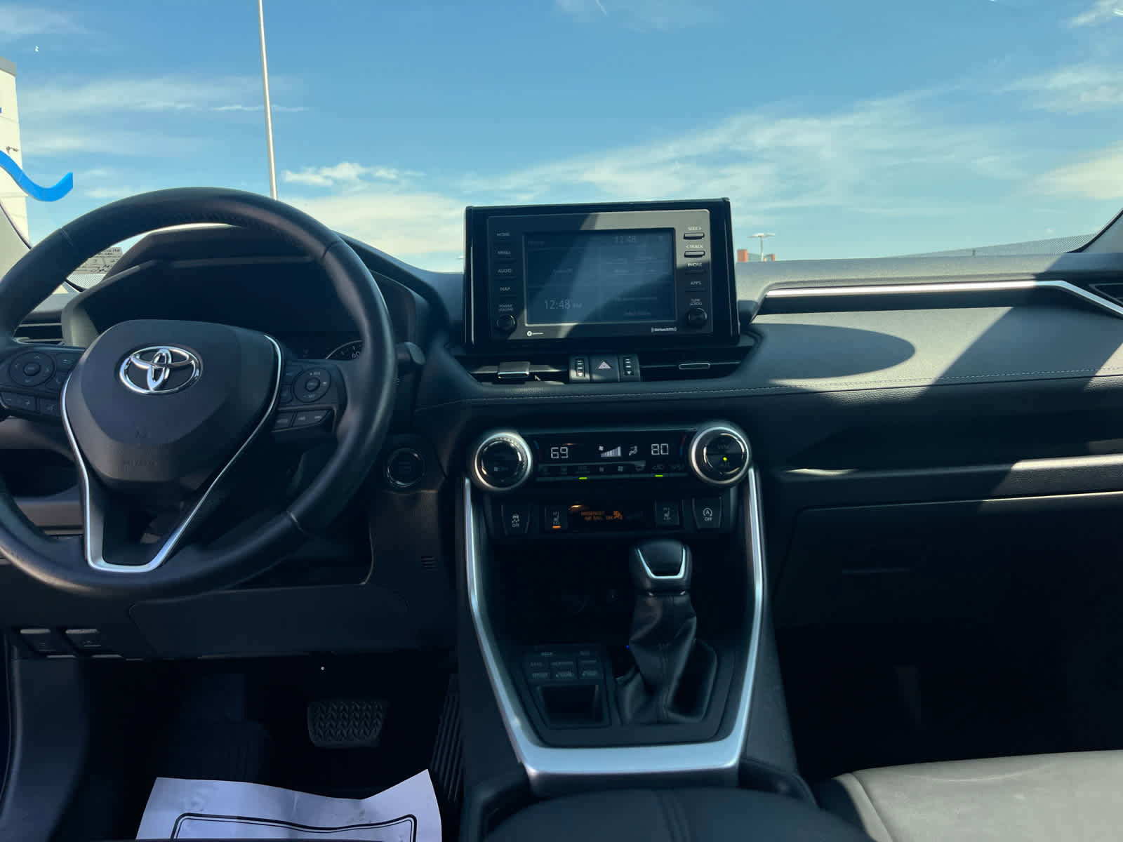 Used 2021 Toyota RAV4 XLE Premium image 42