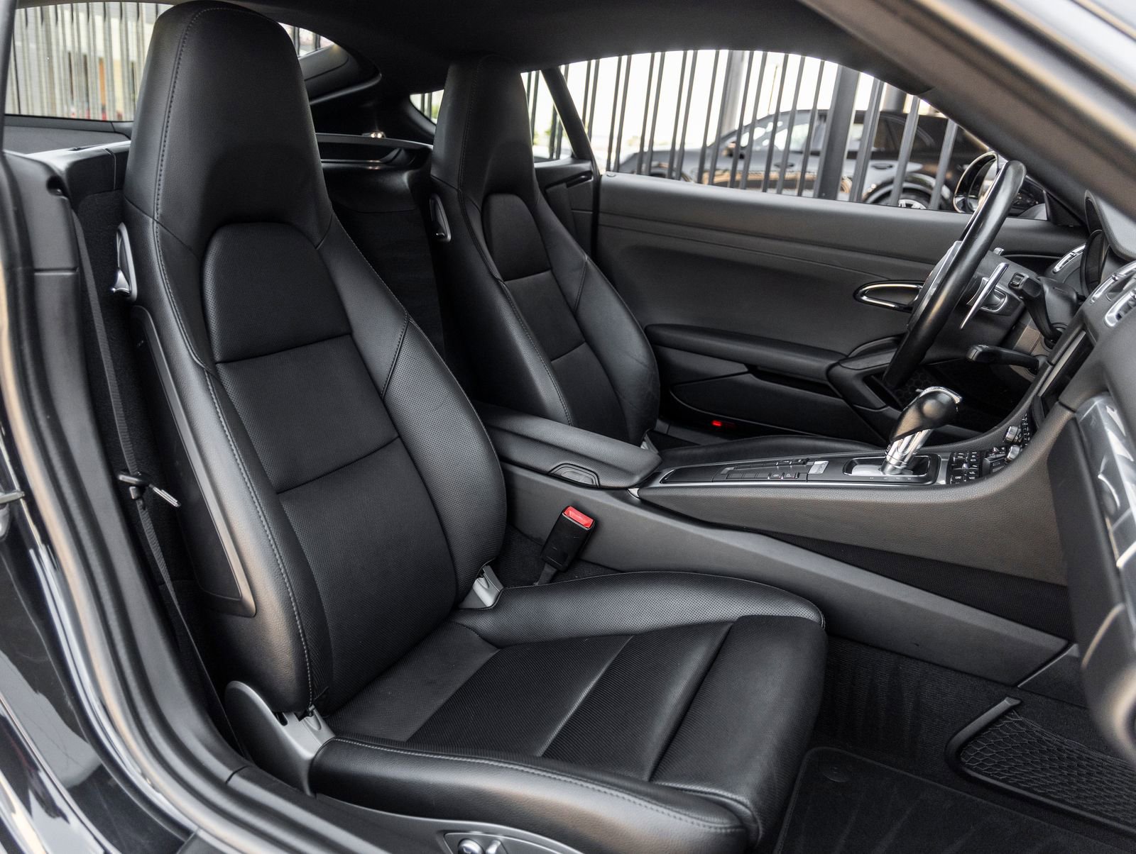 Certified 2016 Porsche Cayman RWD image 30