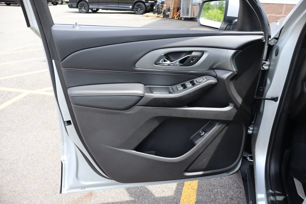 Used 2021 Chevrolet Traverse LT FWD image 9