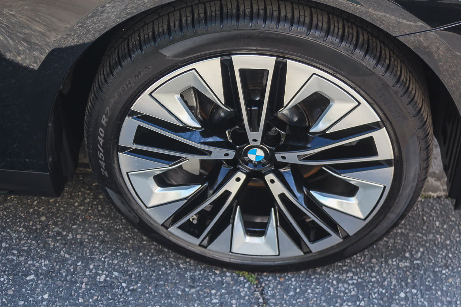 Used 2026 BMW 530i xDrive w/ Premium Package image 9