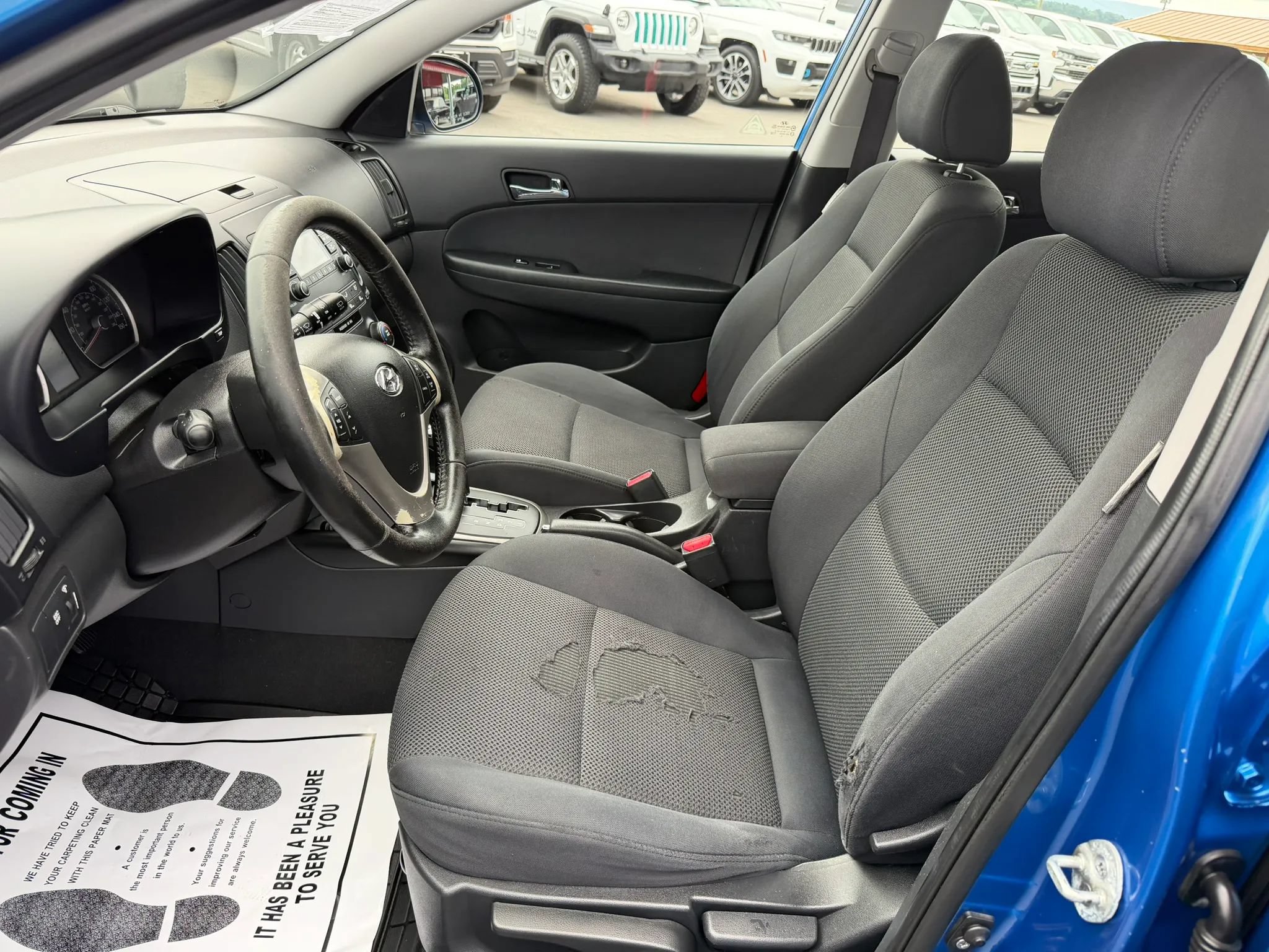 Used 2009 Hyundai Elantra w/ Premium-Sport Pkg 2 FWD image 5