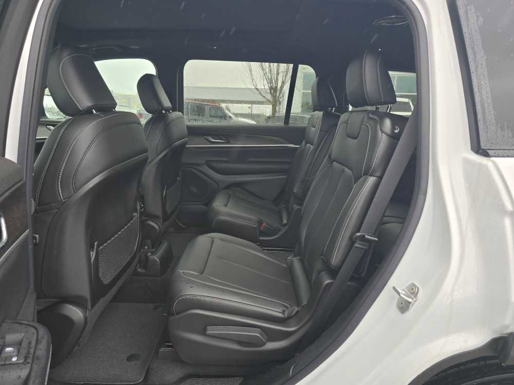 New 2025 Jeep Grand Cherokee L Limited image 16
